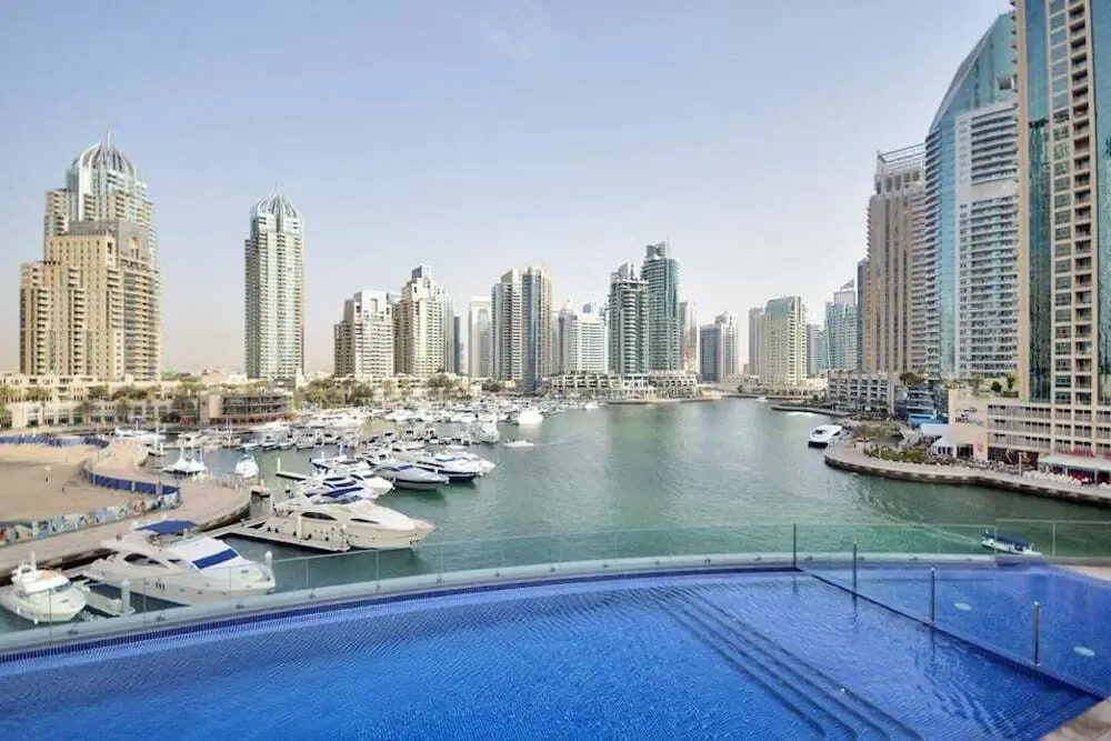 Дубай: Cayan Tower by Deluxe Holiday Homes