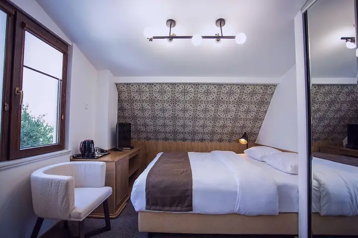 Тбилиси: Crowns Hotel