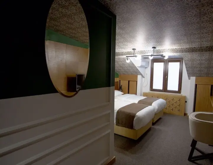 Тбилиси: Crowns Hotel