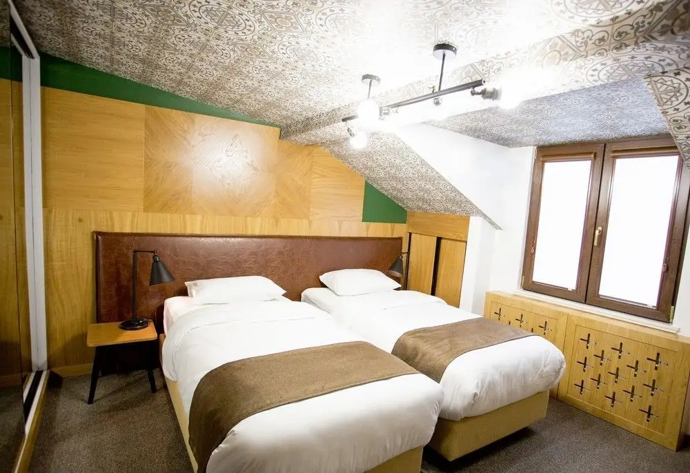 Тбилиси: Crowns Hotel