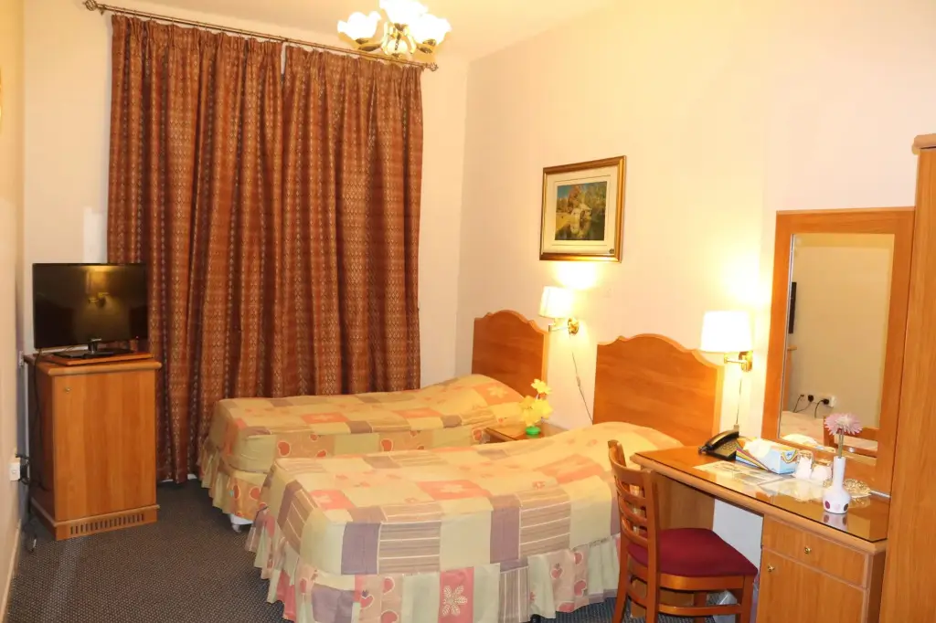 Дубай: Sahar Hotel