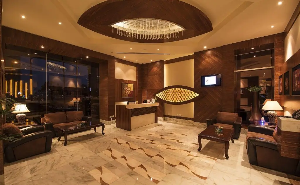 Дубай: Emirates Grand Hotel