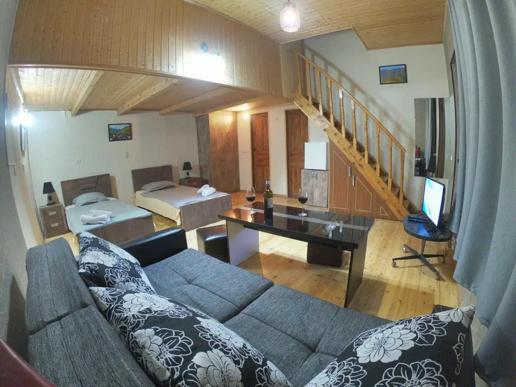 Тбилиси: Гостевой Дом Tour Inn Tbilisi