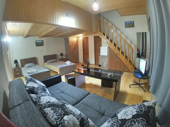 Тбилиси: Гостевой Дом Tour Inn Tbilisi