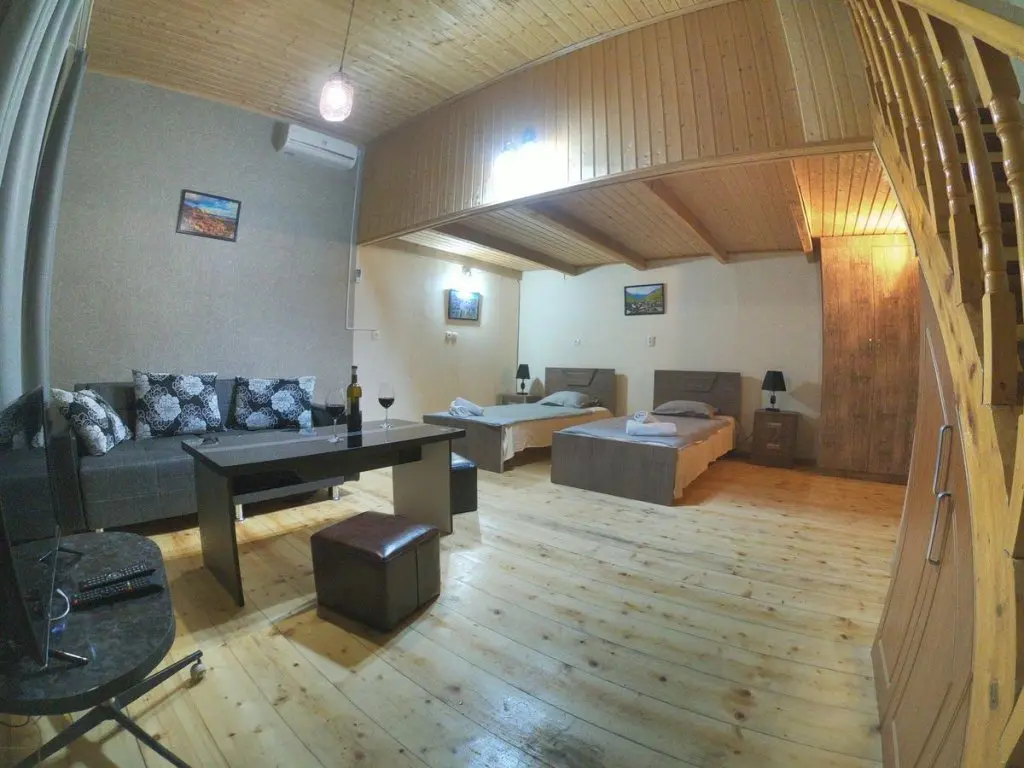 Тбилиси: Гостевой Дом Tour Inn Tbilisi