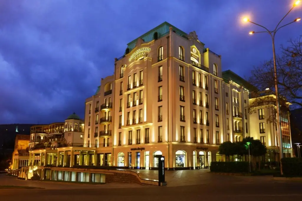 Тбилиси: Отель Ambassadori Hotel Tbilisi