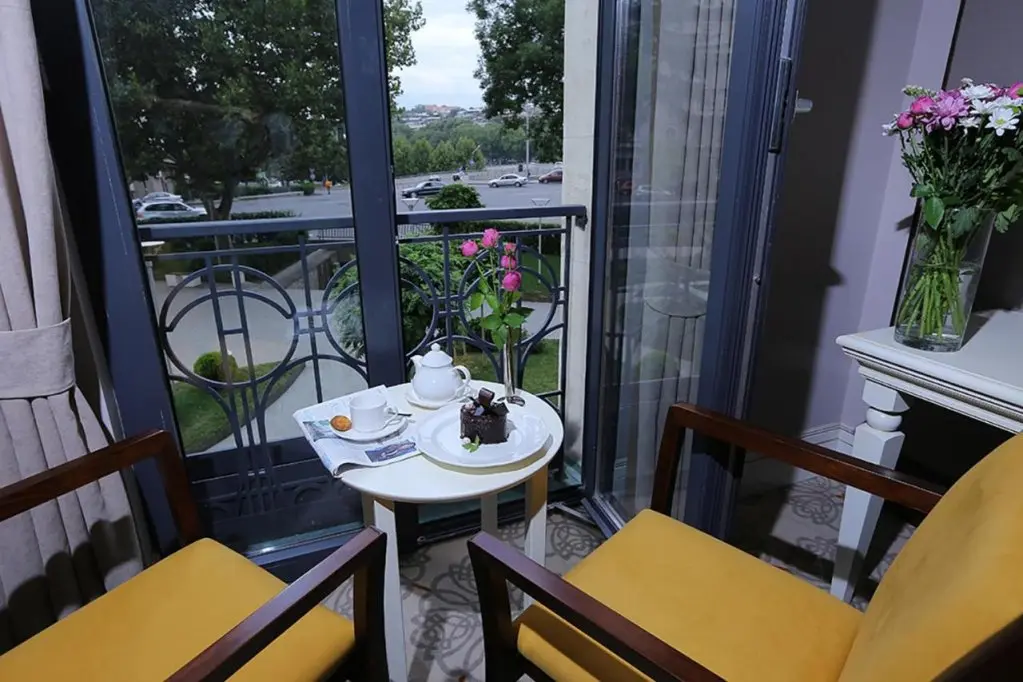 Тбилиси: Отель Ambassadori Hotel Tbilisi