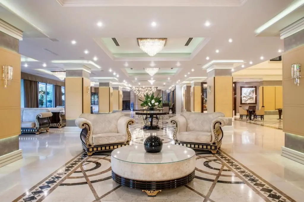 Тбилиси: Отель Ambassadori Hotel Tbilisi