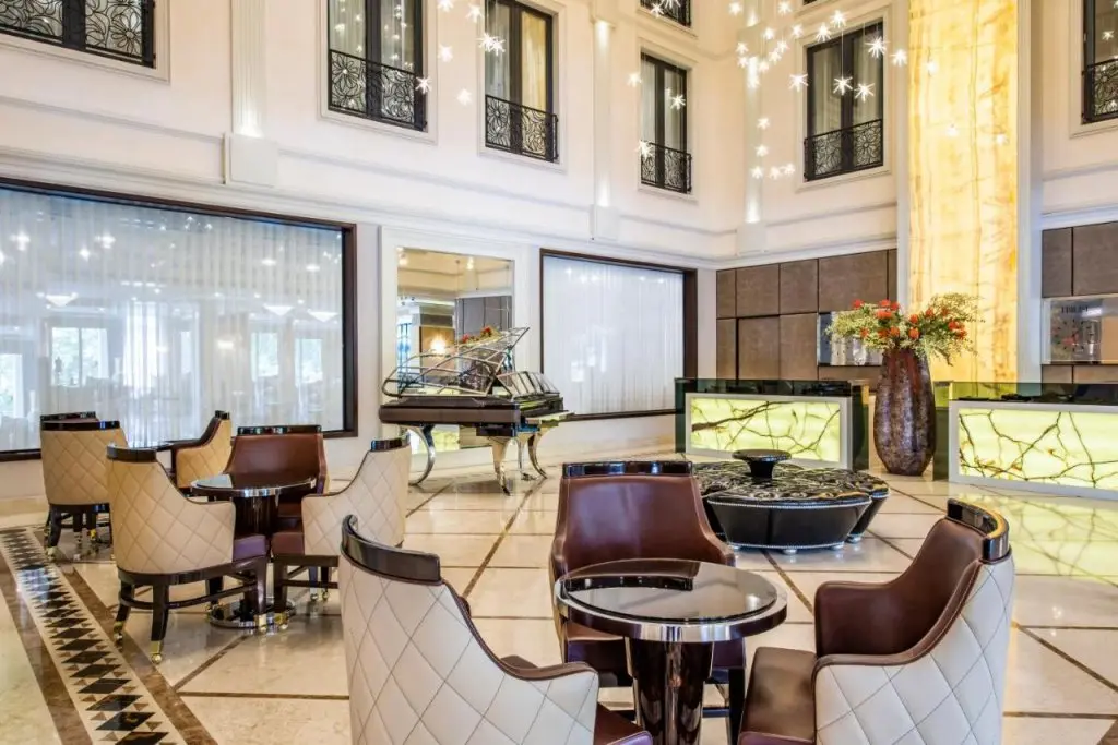 Тбилиси: Отель Ambassadori Hotel Tbilisi