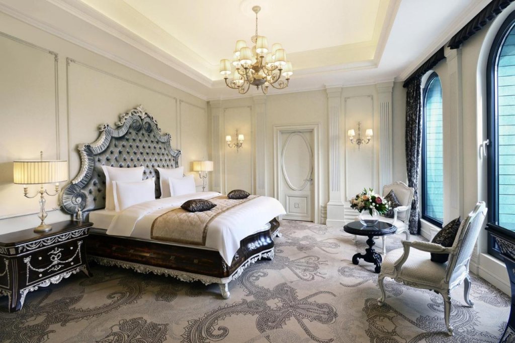 Тбилиси: Отель Ambassadori Hotel Tbilisi