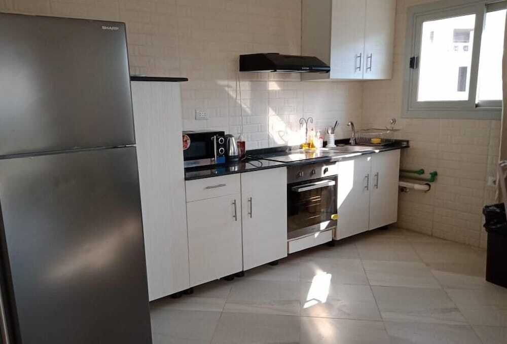 Айн-Сохна: Ein Bay Appartment