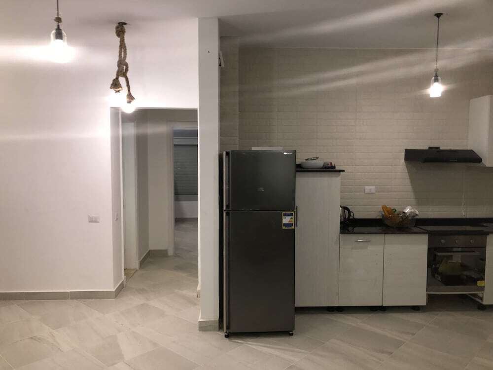 Айн-Сохна: Ein Bay Appartment