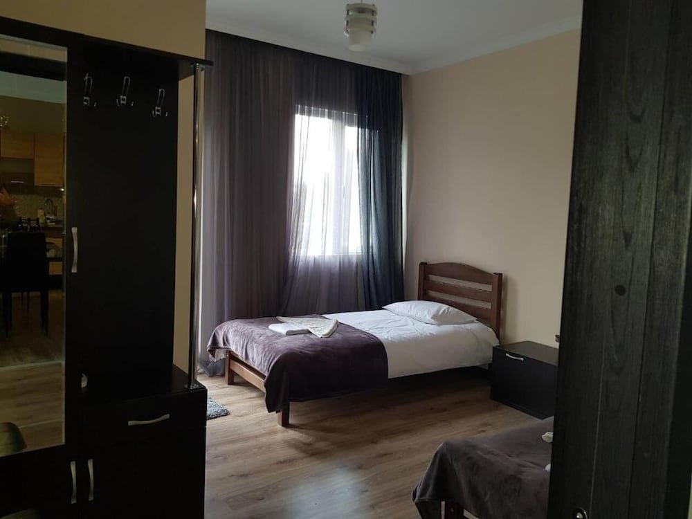 Тбилиси: Отель Upstairs Hotel Tbilisi