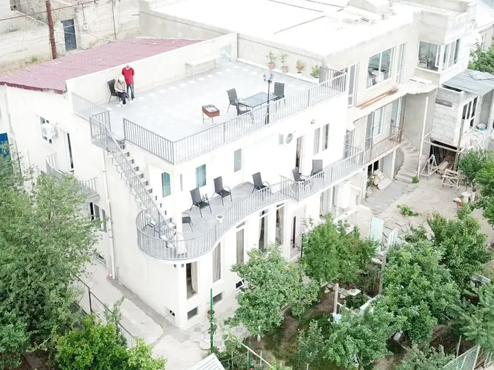 Тбилиси: Отель Upstairs Hotel Tbilisi