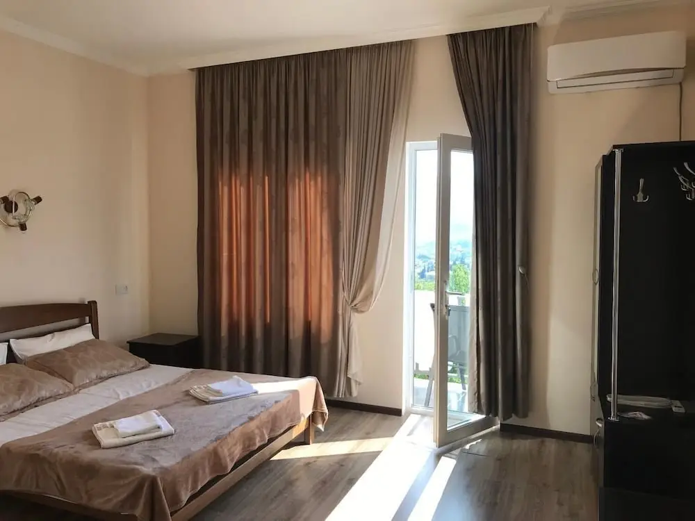 Тбилиси: Отель Upstairs Hotel Tbilisi