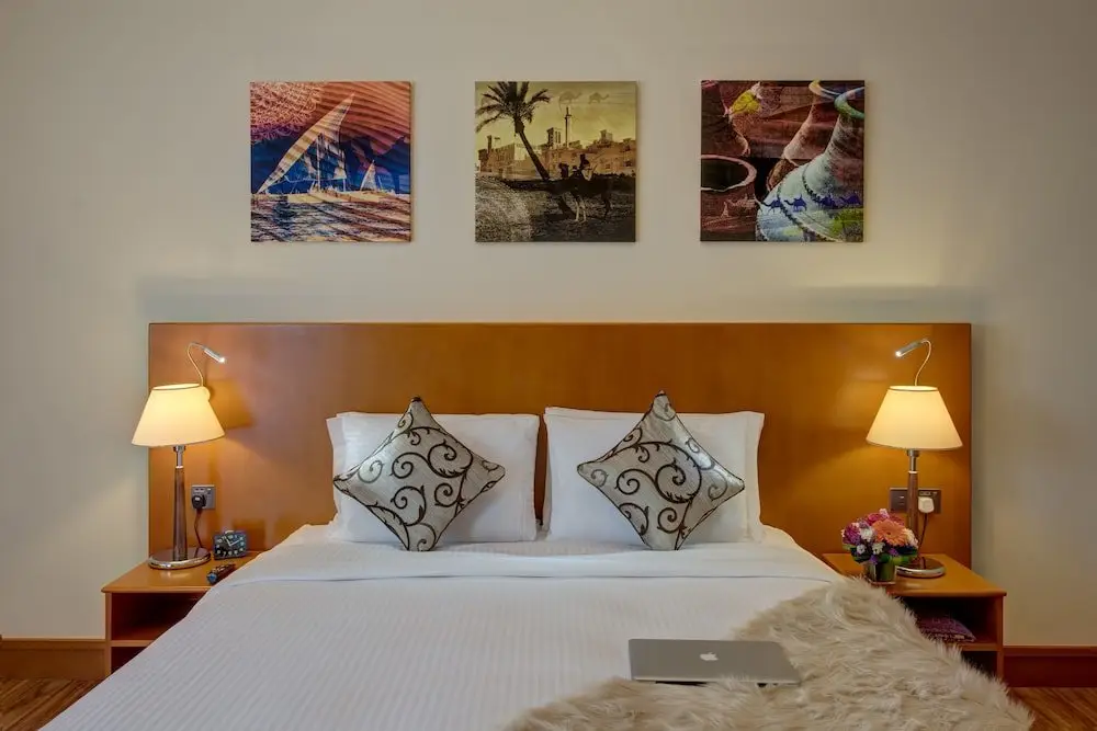 Дубай: J5 Villas Holiday Homes - Barsha Gardens