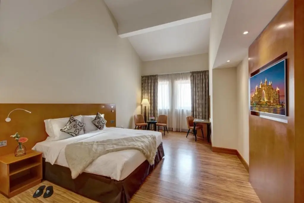 Дубай: J5 Villas Holiday Homes - Barsha Gardens