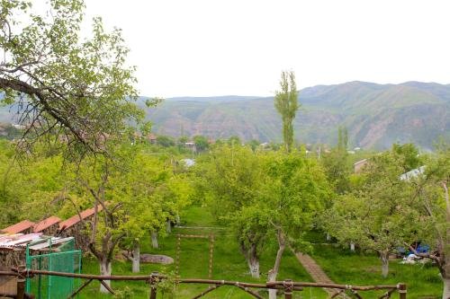 Гарни: Garni HinYard
