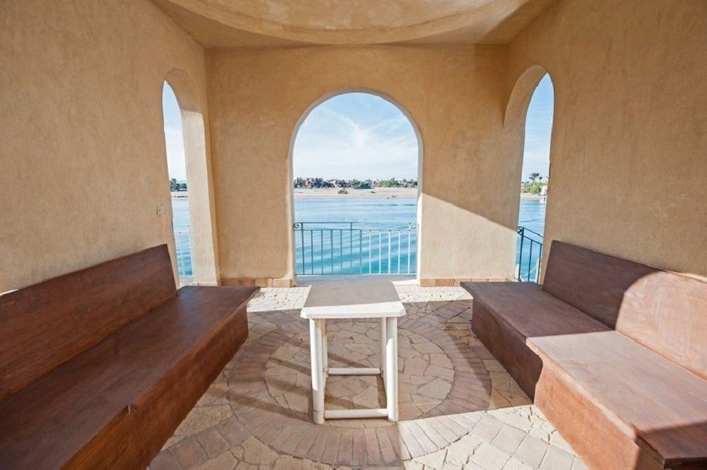 Chic 4-Bedroom White Villa for Rent in El Gouna Egypt — фото 1