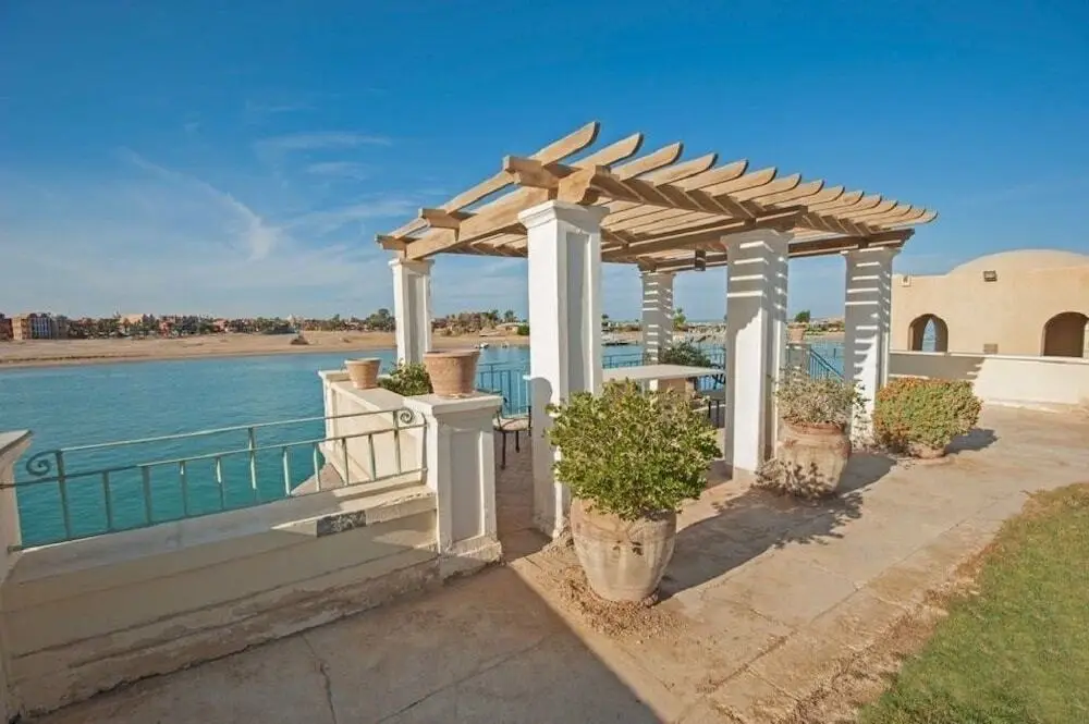 Эль-Гуна: Chic 4-Bedroom White Villa for Rent in El Gouna Egypt