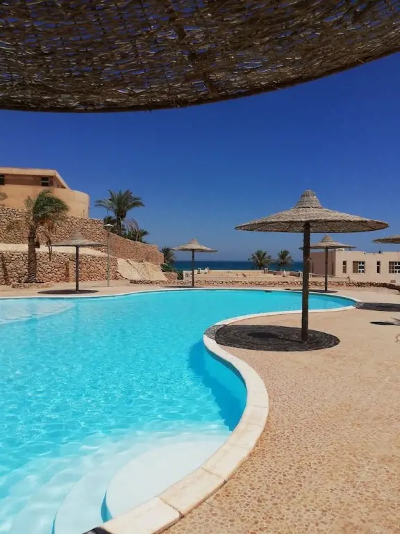 Айн-Сохна: Beach front chalet
