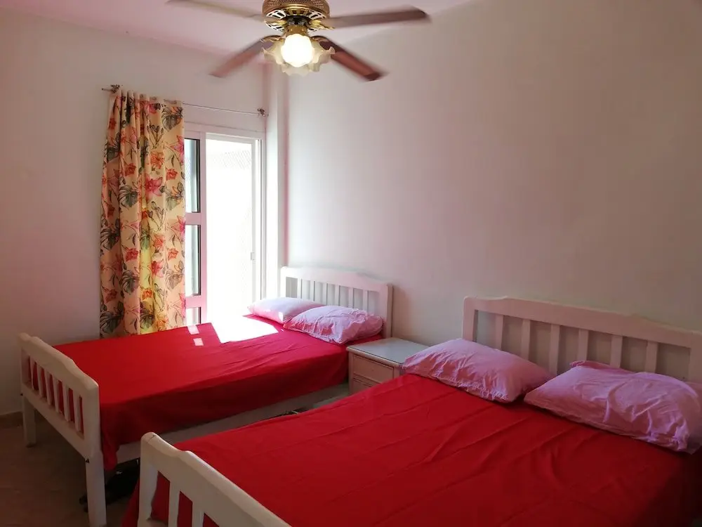 Айн-Сохна: Beach front chalet