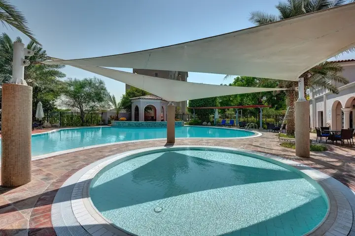 Дубай: J5 Holiday Homes 3BR Apartment