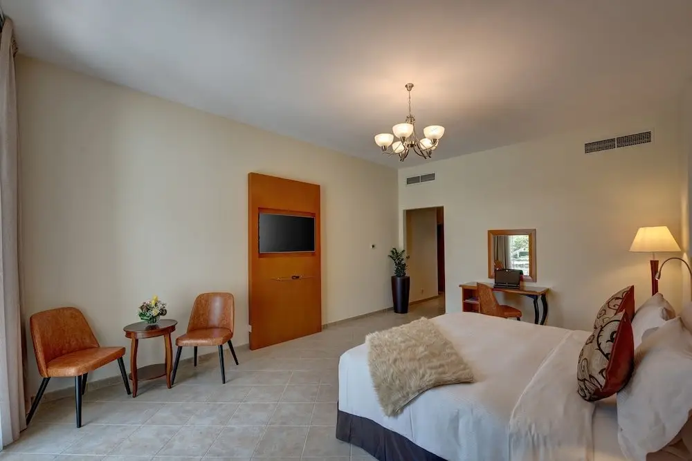 Дубай: J5 Holiday Homes 3BR Apartment