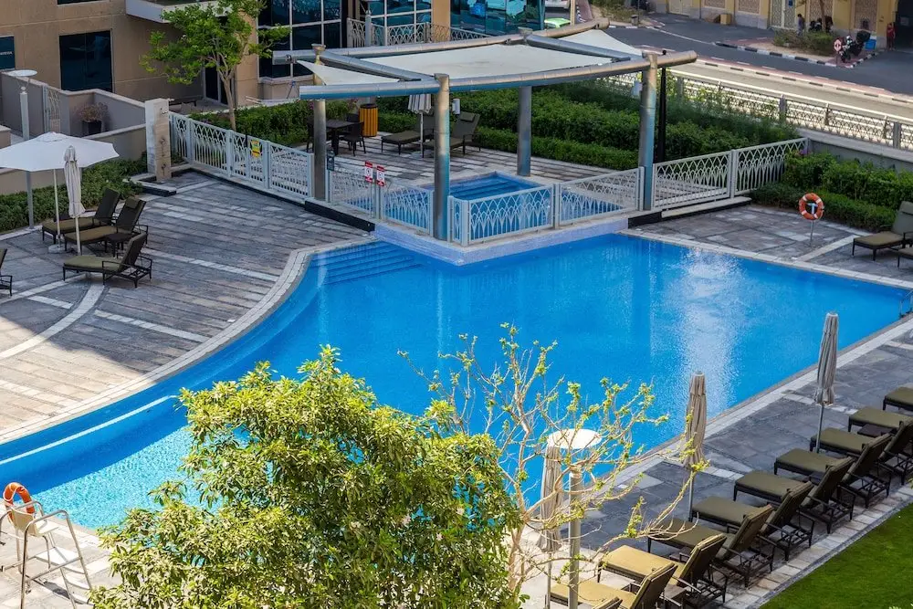 Дубай: 2 BR in Shemara by Deluxe Holiday Homes