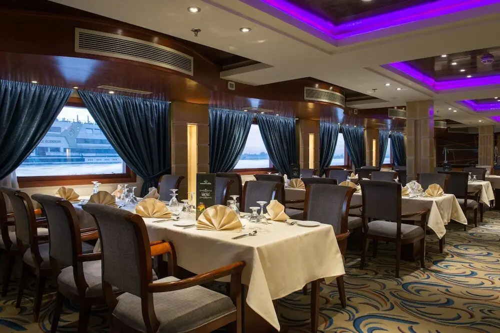 Луксор: MS Esmeralda Nile Cruise from Aswan or Luxor