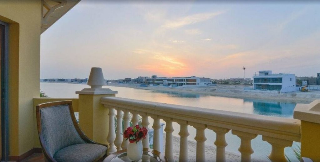 Дубай: Palm Jumeriah Frond O
