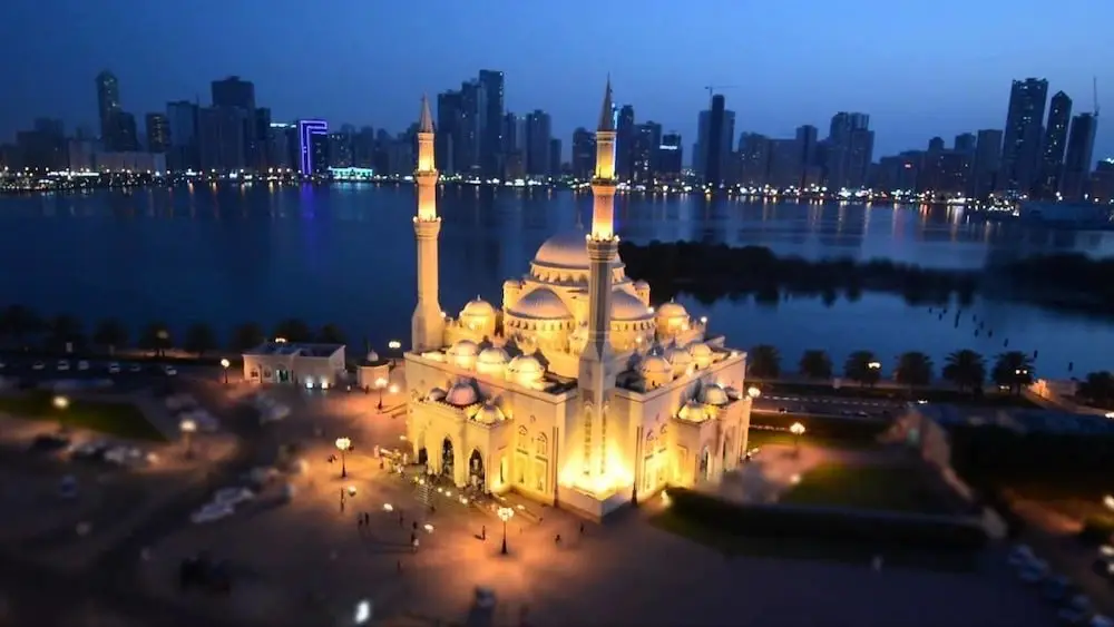 Шарджа: Luxury Furnished 3BR near LAKE Khalid
