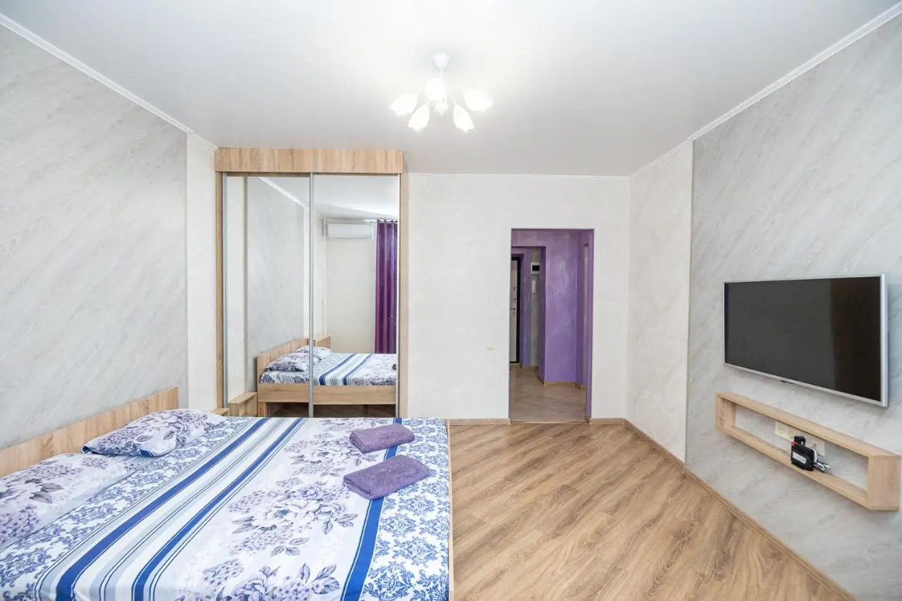 Казань: Apartment on Chistopolskaya 66