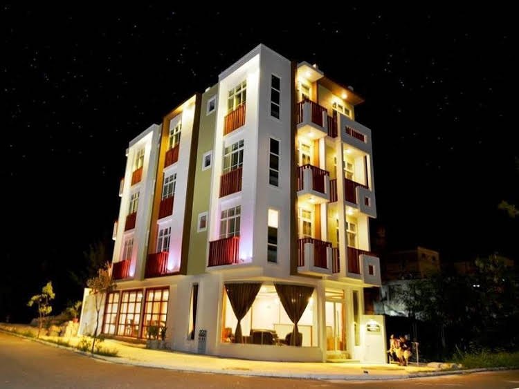 Хулхумале: Отель Airport Comfort Inn Premium