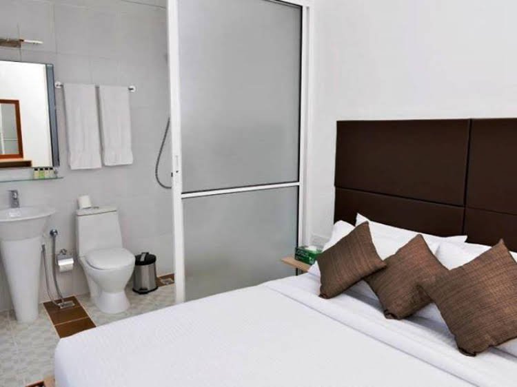 Хулхумале: Отель Airport Comfort Inn Premium