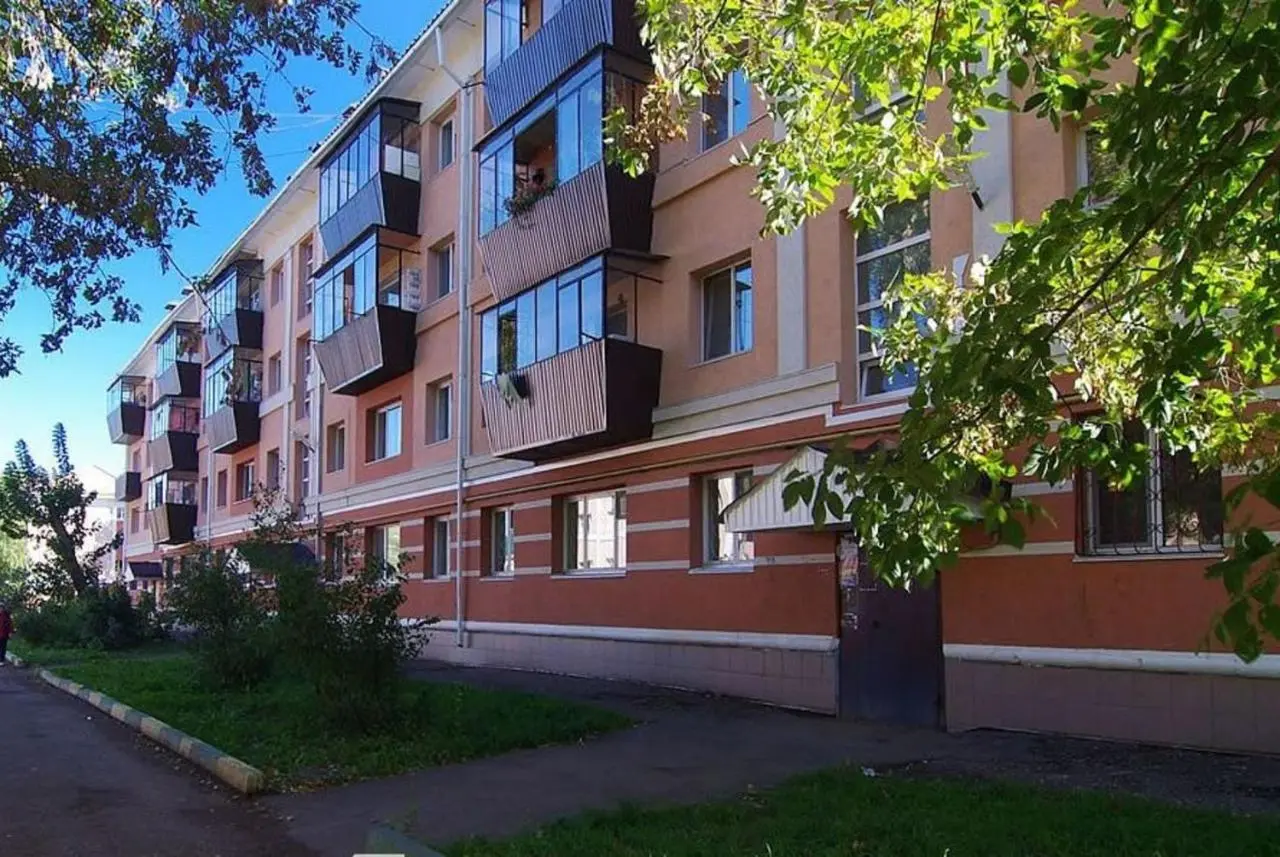 Альметьевск: улица Гагарина 9 (в центре)