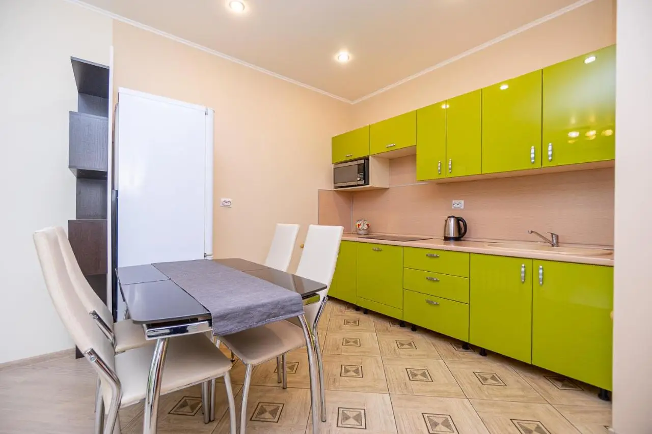 Казань: Apartment on Khakima 50