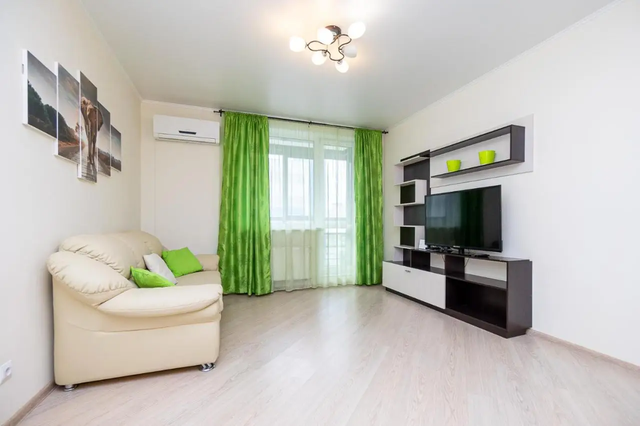 Казань: Apartment on Khakima 50
