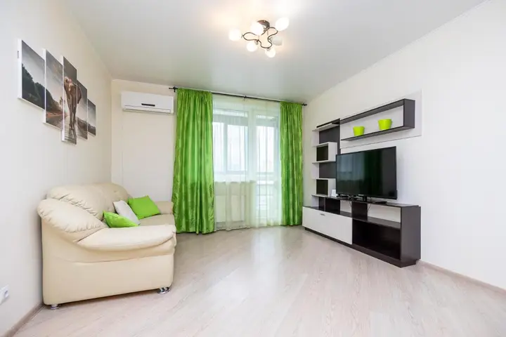 Казань: Apartment on Khakima 50