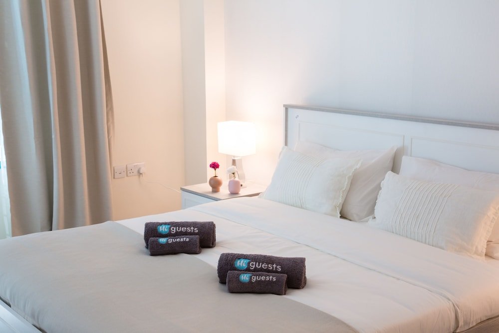 Дубай: HiGuests Vacation Homes - Marina Crown