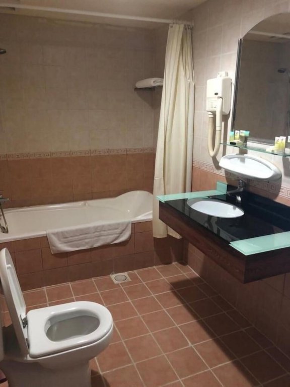 Рас-эль-Хайма: Julphar Hotel
