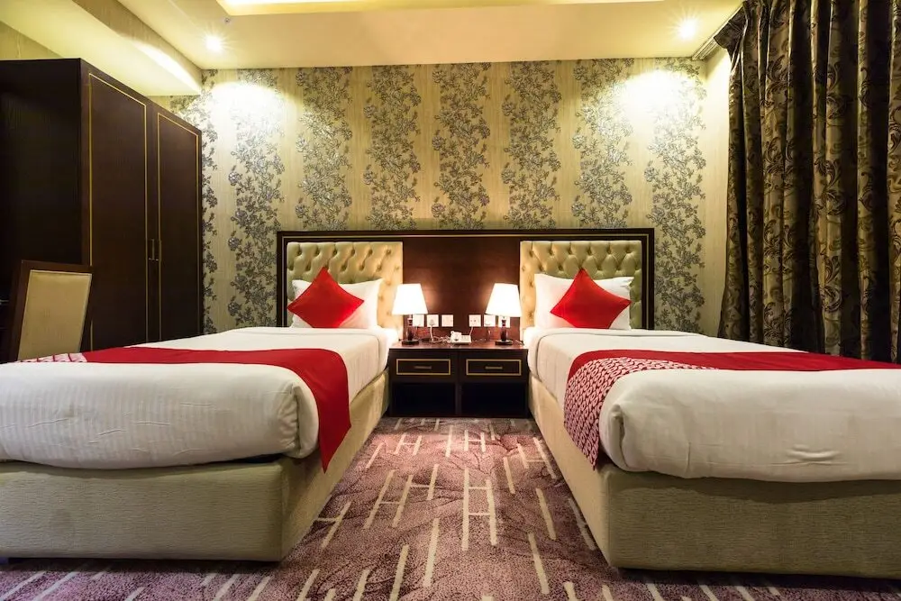 Дубай: Voyage Hotel