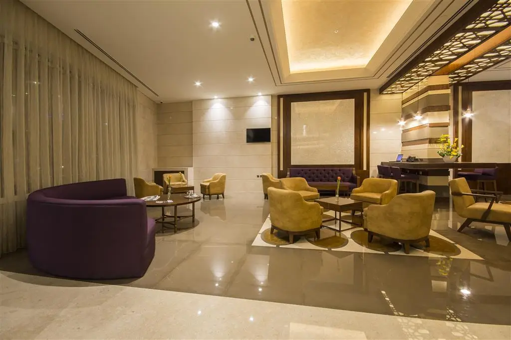 Дубай: Golden Tulip Media Hotel