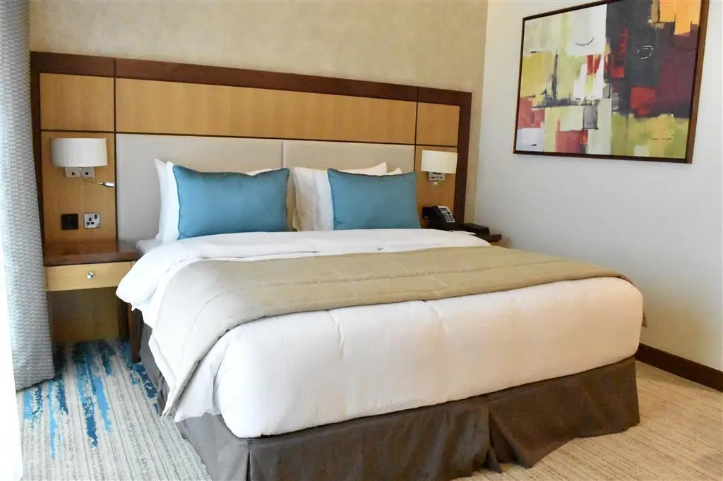 Дубай: Golden Tulip Media Hotel
