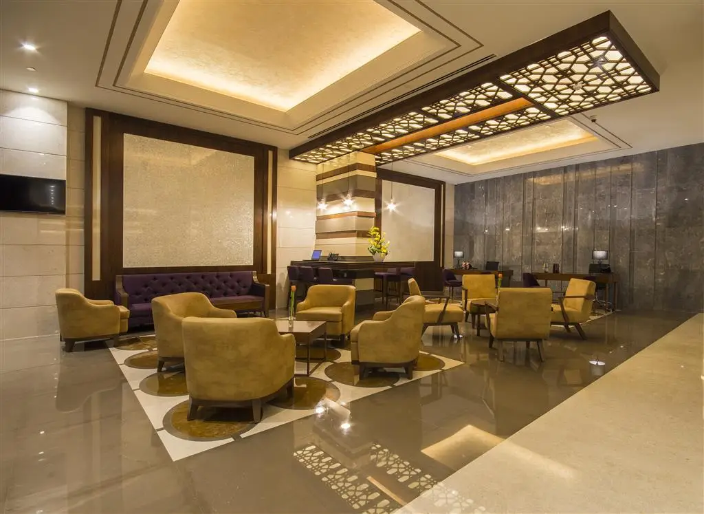 Дубай: Golden Tulip Media Hotel