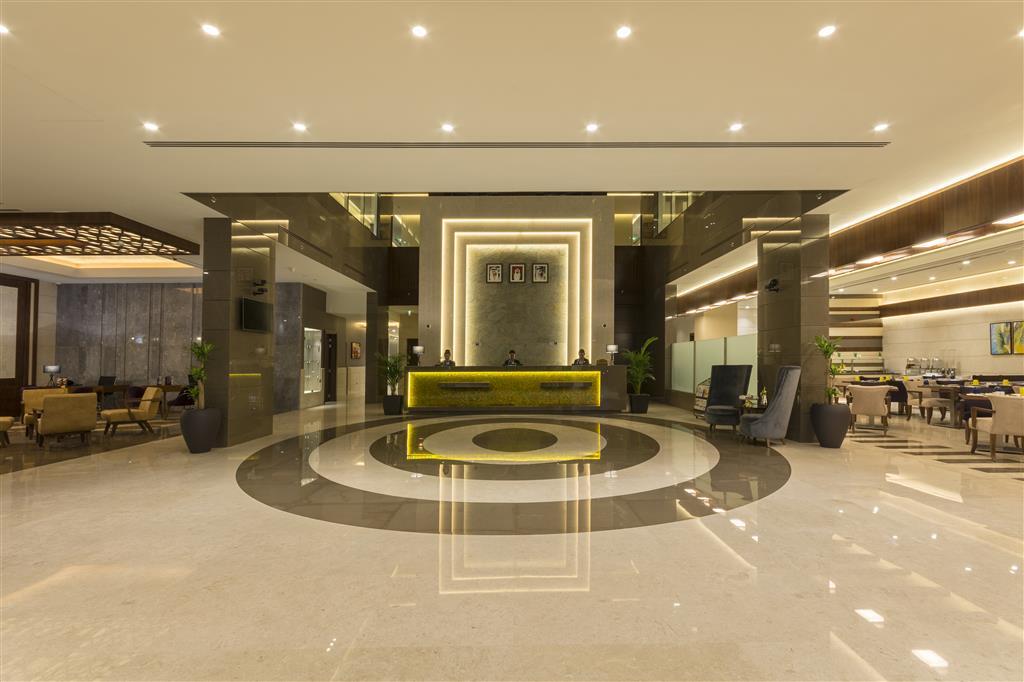 Golden Tulip Media Hotel — фото 1