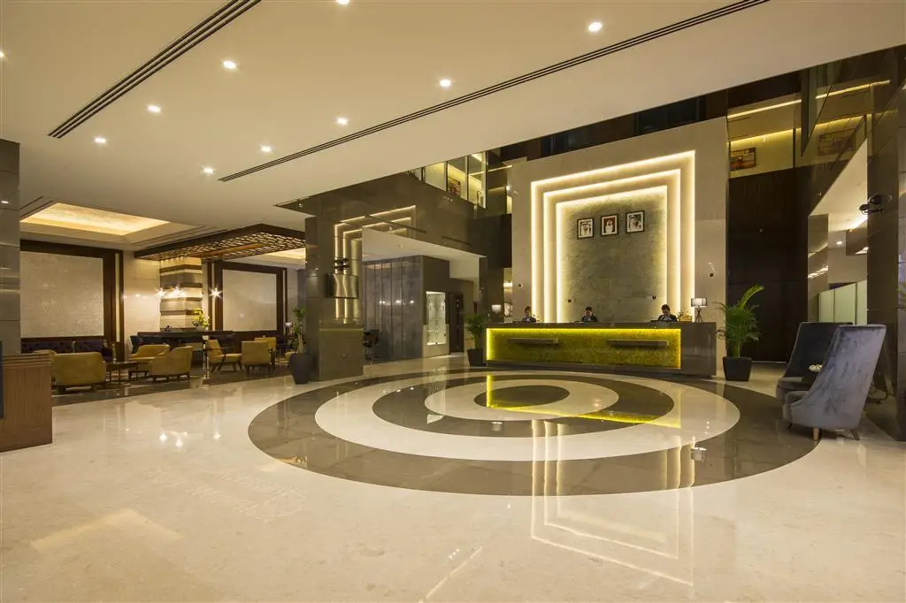 Дубай: Golden Tulip Media Hotel
