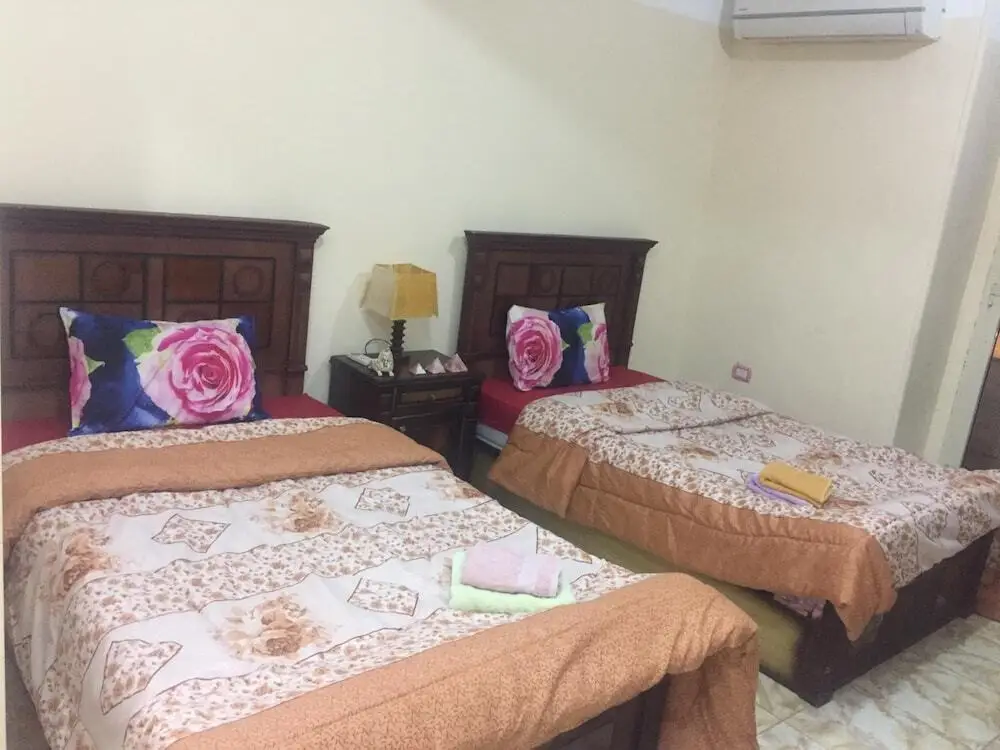 Гиза: The Pyramids Inn Cheops