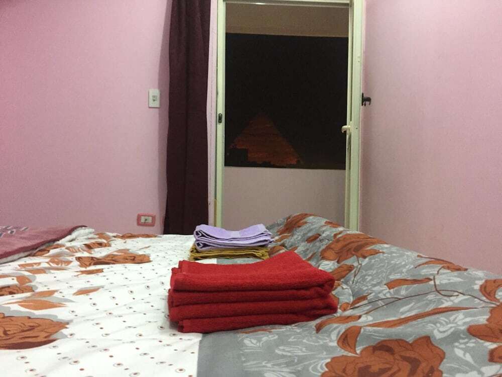 Гиза: The Pyramids Inn Cheops