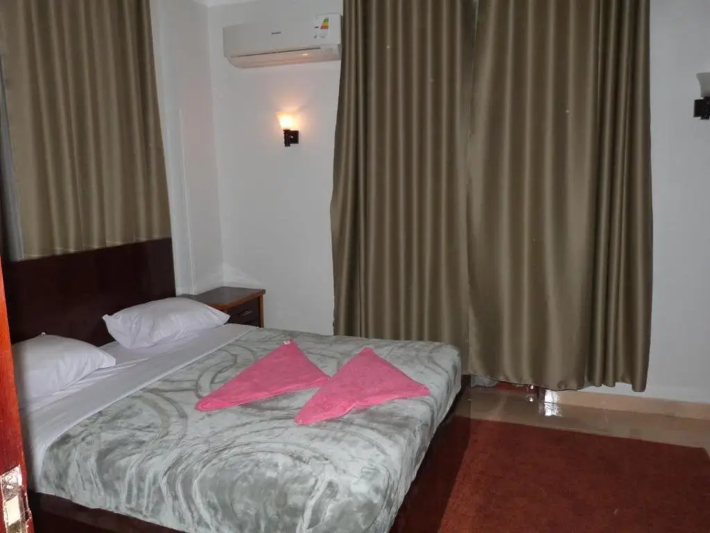Луксор: Luxor Plaza House